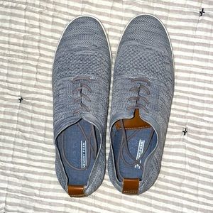 Men’s IZod “flyaway” shoes